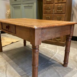 Table basse en bois naturel vernis