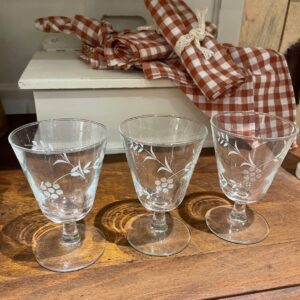 Lots de 17 verres gravés motif floral