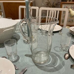 Thibaut - pichet ancien gravé en verre