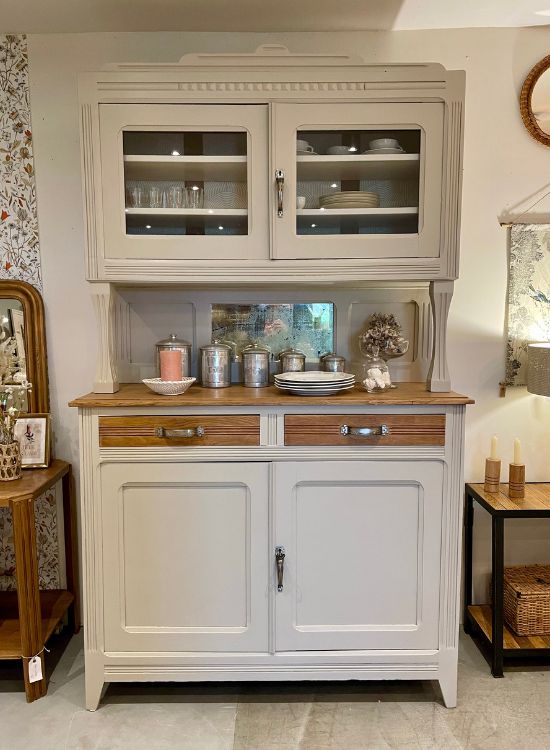 LOUIS – Vaisselier en chêne beige des années 30