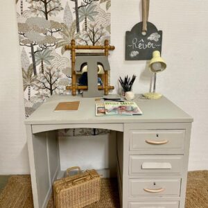 Petit bureau d'enfant vintage relooké en gris